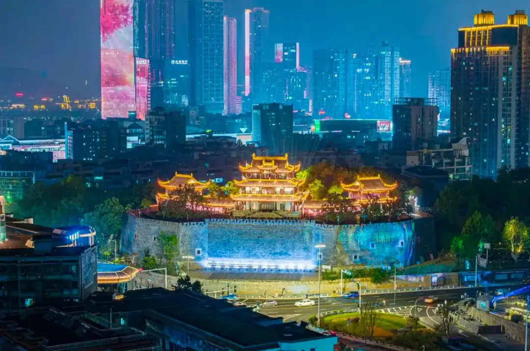 △夜色里的天心阁。