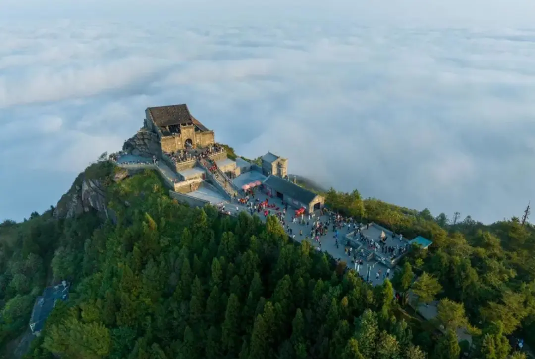 △南岳衡山祝融峰。