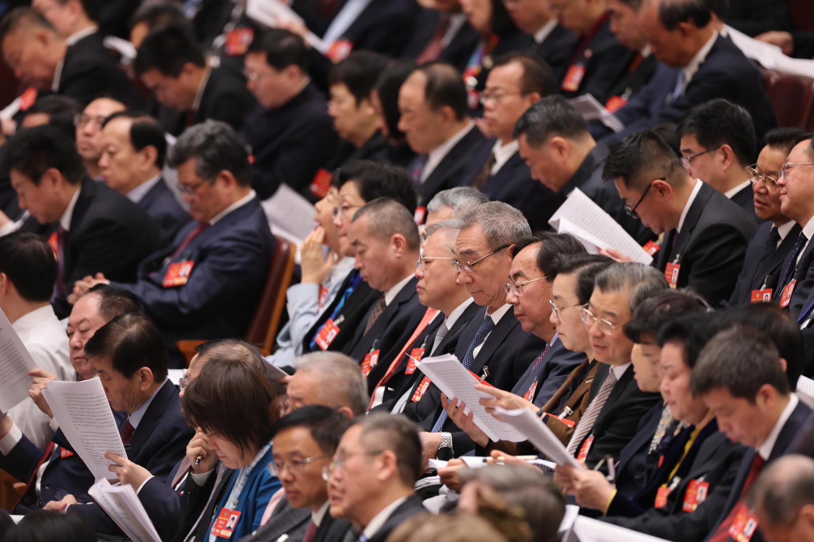 ▲全国政协委员列席十四届全国人大三次会议开幕会，听取政府工作报告 红星新闻记者 张炎良 摄