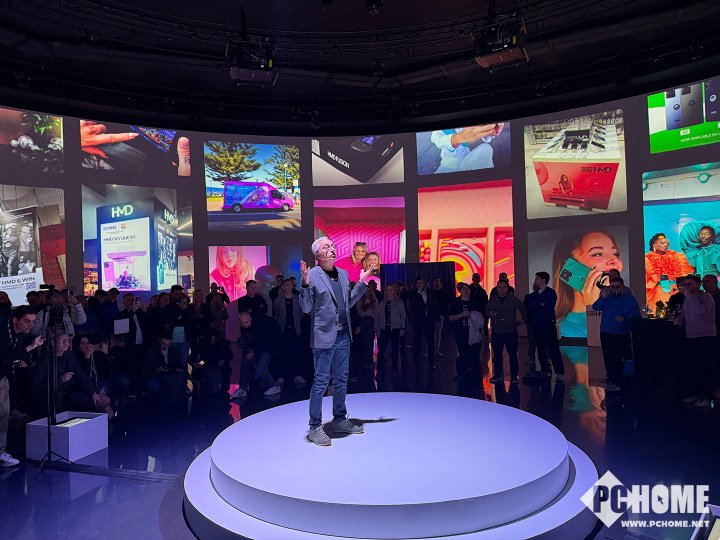 HMD诺坎普发布会现场