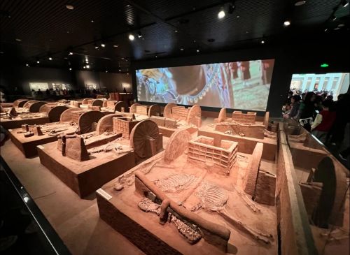 ▲上榜游玩地安阳殷墟的车马坑遗迹专题展厅。（来源：大众点评用户）