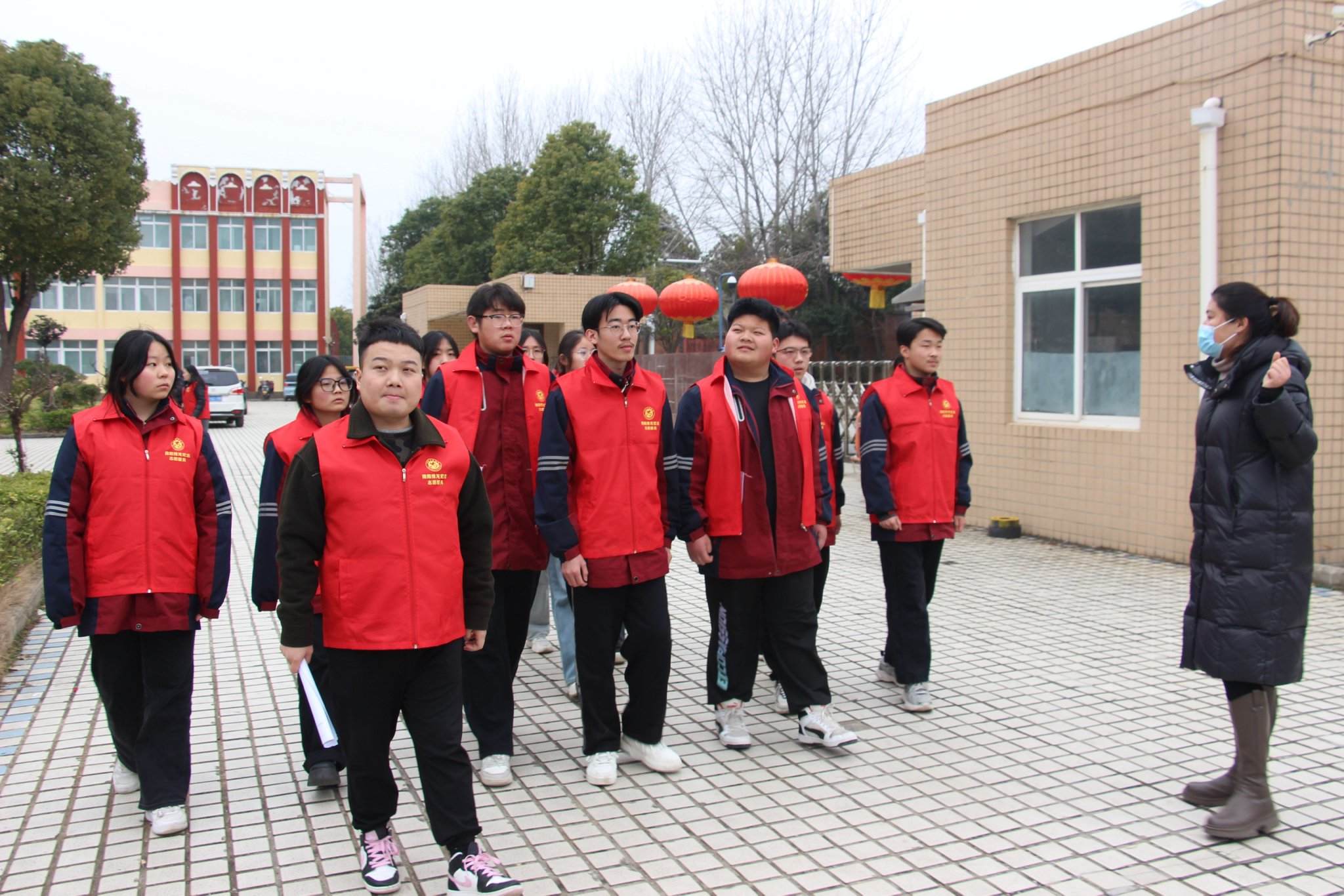 传承雷锋精神 共筑爱心桥梁