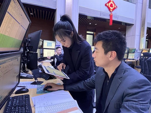 工作中與同事相互探討