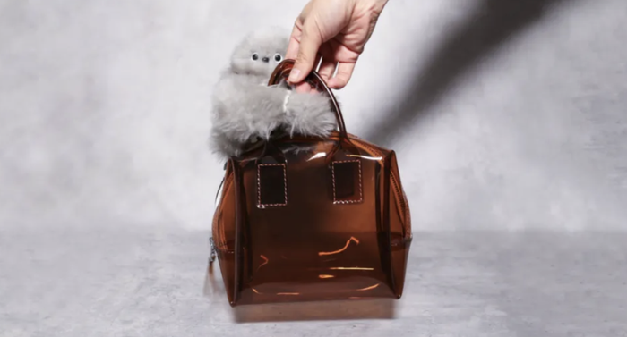 这两个「美丽废物」，没有任何功能性可言，但仍能卖到人民币约515元和185元