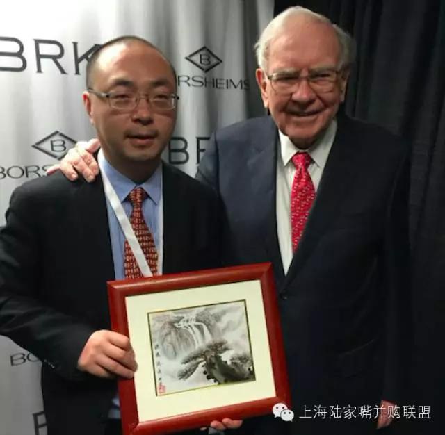 图：联盟创始人左可先生与巴菲特合影