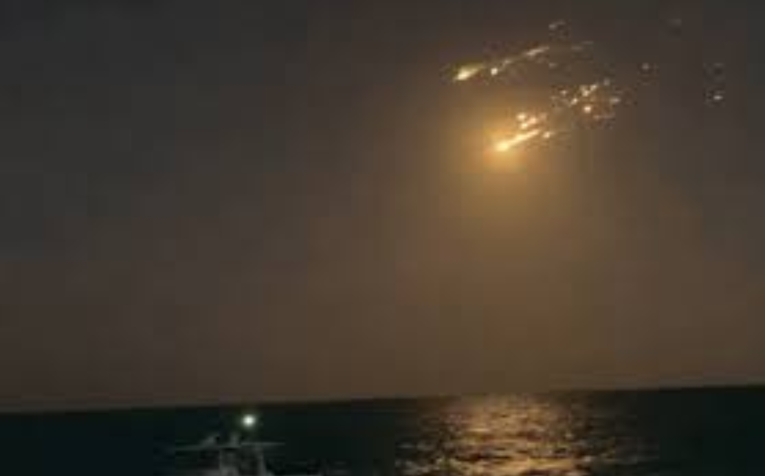 ▲“星舰”爆炸解体后碎片溅落