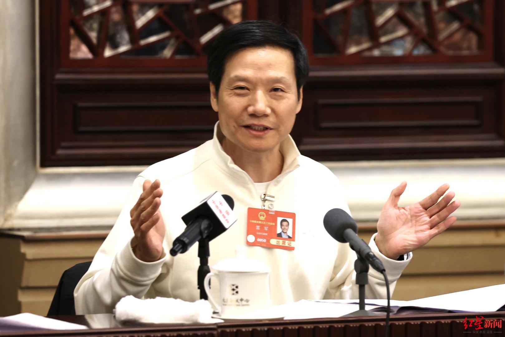 ▲全国人大代表雷军 张炎良 摄