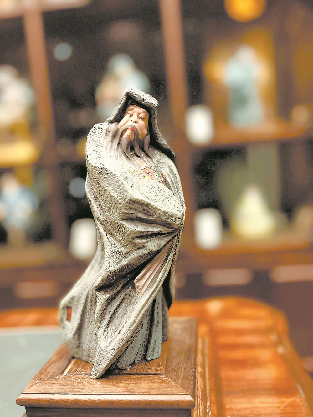 惟妙惟肖的泥人张精品 津云新闻记者 吴宏 摄