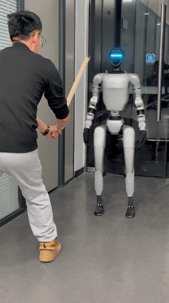 爆火的「回旋踢机器人」背后也是强化学习的训练｜图片来源：宇树科技