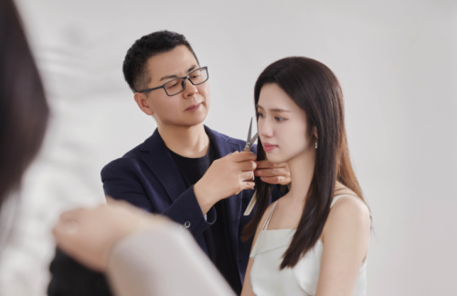 假发行业「双塔奇兵」:谈天艺术基因+发知发技术基底融合升级_新浪科技_新浪网