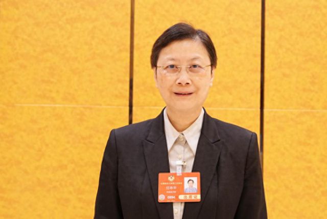 全国政协委员、中国科学院院士任咏华（周烨/摄）