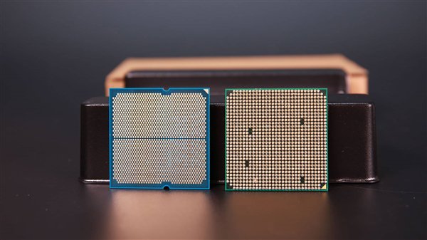  真假9800X3D对比，左侧为真，右侧为假