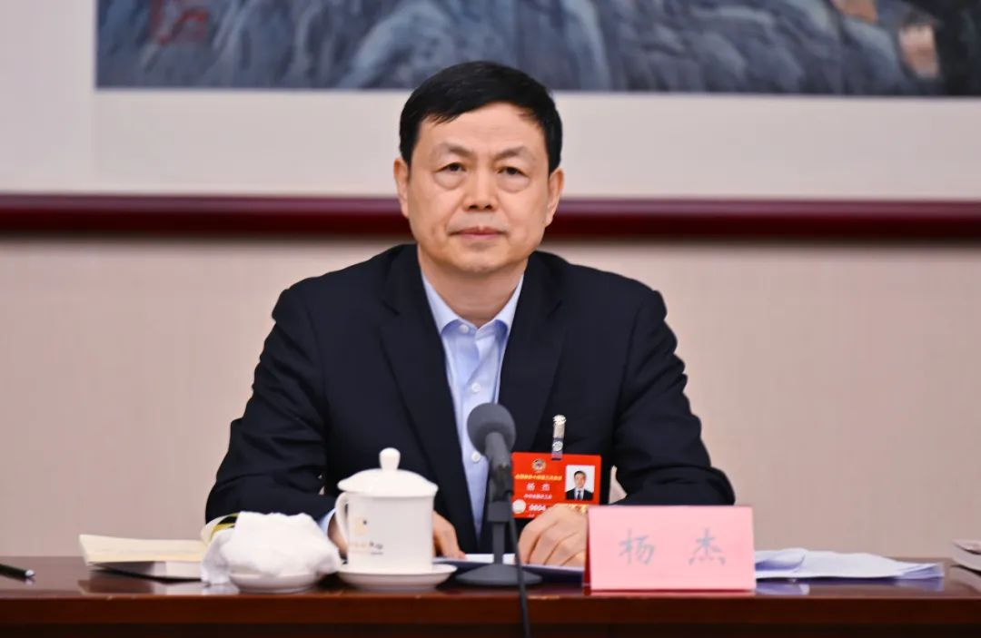 中国移动董事长杨杰:培育壮大信息消费"新三样" 激发经济增长新动能