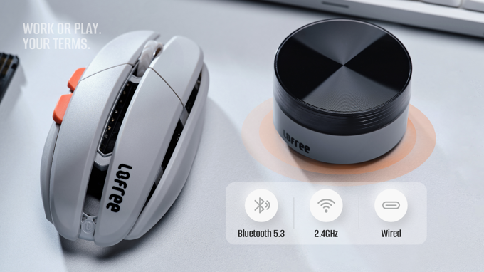 ▲ 右侧为该鼠标 2.4GHz 接收器