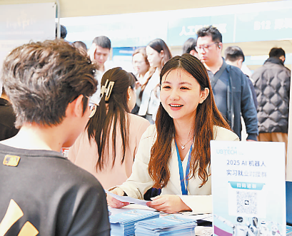近日,2025年深圳市南山区新春大型招聘活动暨猎头大会在深圳湾科技生态园举行。新华社发