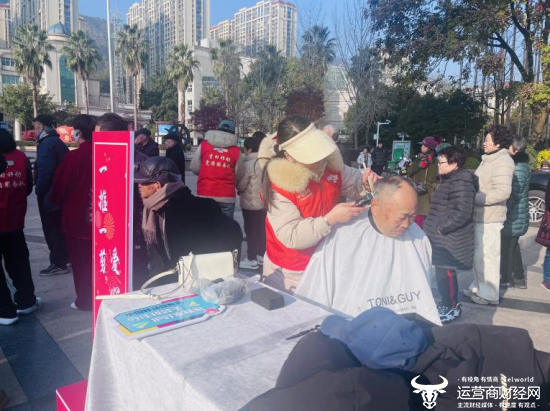 浙江移动进社区开展“爱心义剪”服务