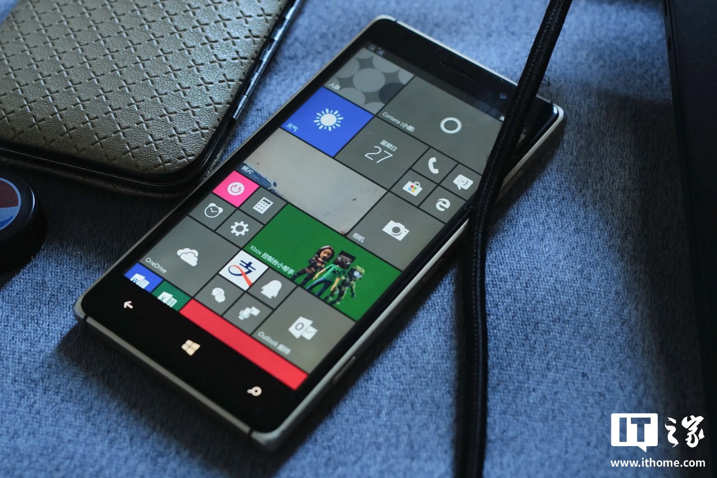 ▲ 黑色版诺基亚 Lumia 830