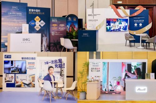 顺时针依次为：洲际酒店集团开发部展台、IHG优悦会展台、筑格酒店品牌展台、智选假日酒店品牌展台