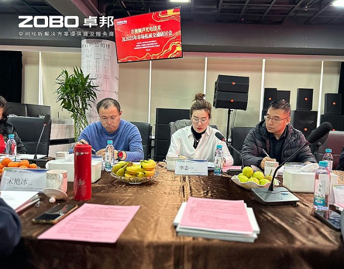 ▲山东安泰智能工程有限公司 梁启泛 副总经理（左一）