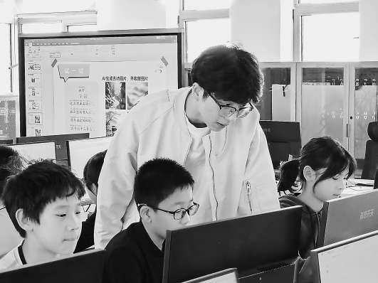 中关村三小人工智能通识课 亓国梁 摄