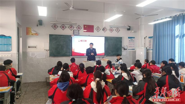 法治之光 点亮校园 辰溪县第二中学法治宣传进课堂