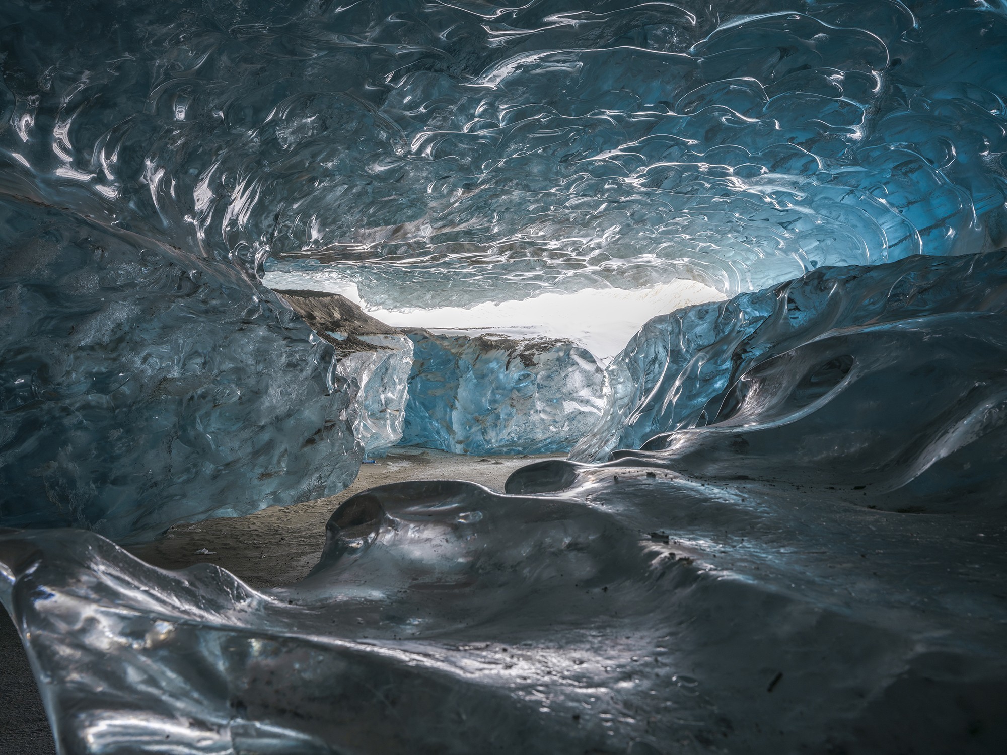 后期调整之后的雅隆冰洞照片