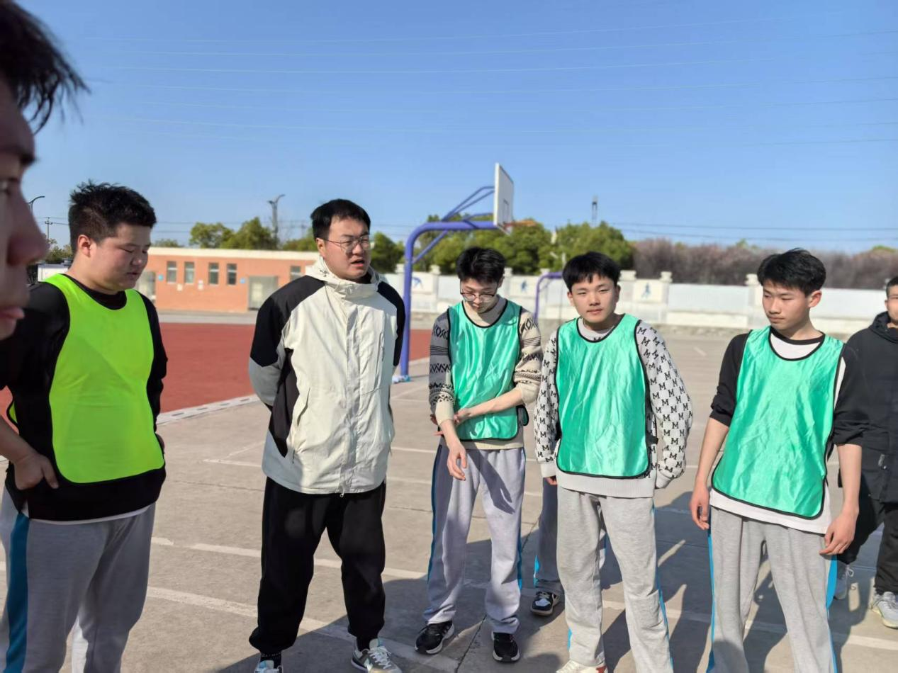 青春赛场燃热血 团结拼搏展风采