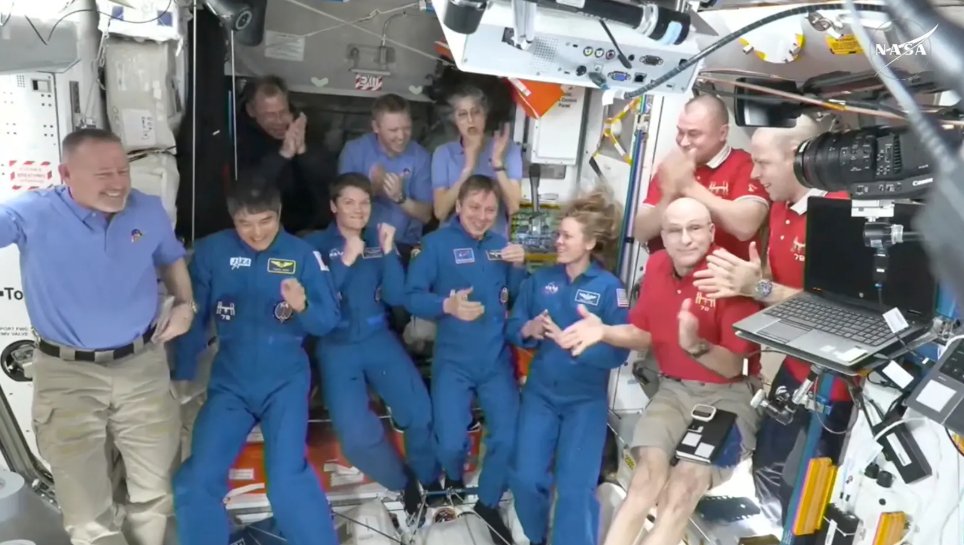 Crew-9和Crew-10成员见面 来源：NASA