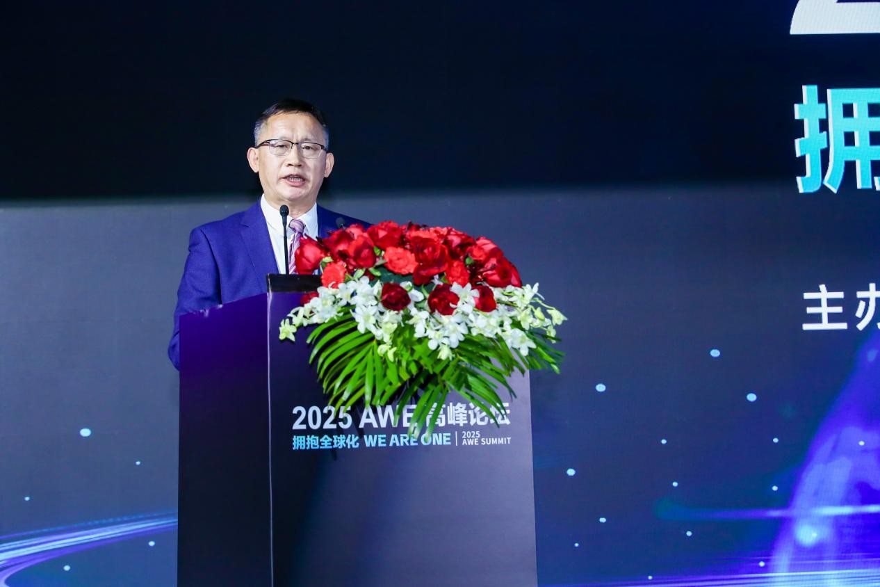 中央广播电视总台总经理室副总经理扎西顿珠