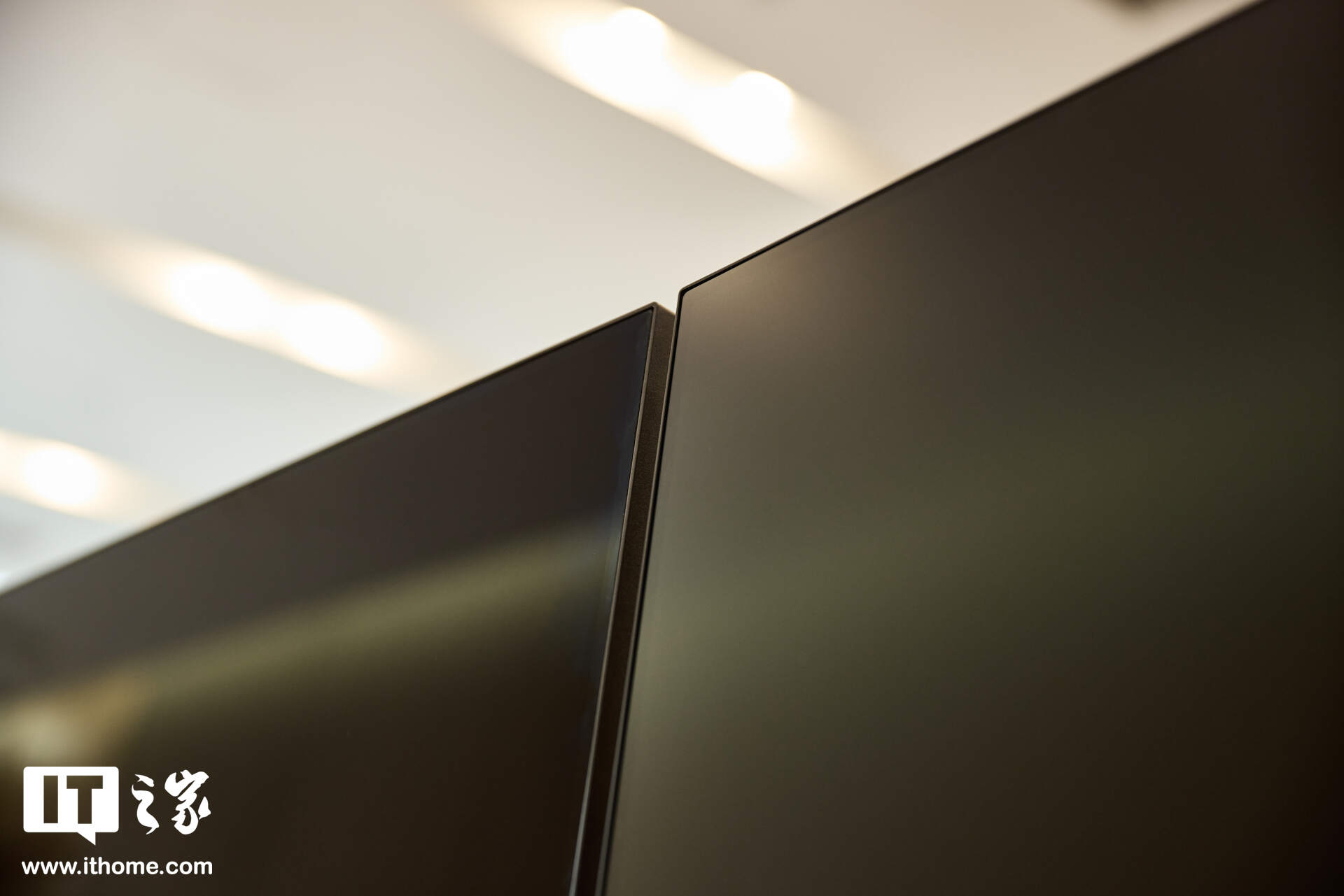 ▲ 海信大圣 G9、普通 Mini LED 显示器