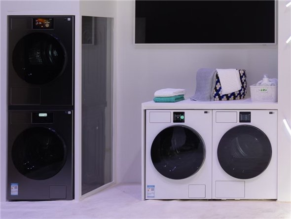 【左：三星AI神 洗干套装9系右：三星AI神 洗干套装7系】