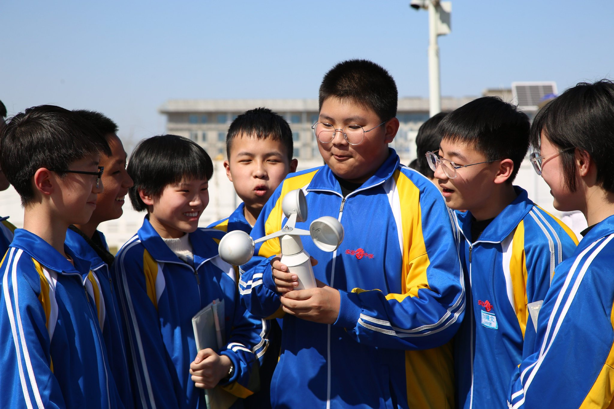 3月20日,河北省邯郸市永年区气象局邀请永年区实验中学的师生走进气象