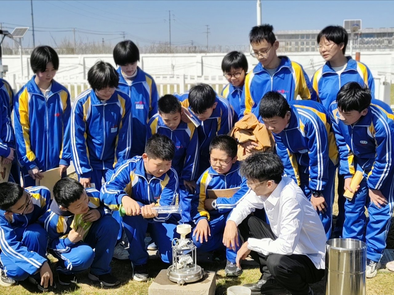 3月20日,河北省邯郸市永年区气象局邀请永年区实验中学的师生走进气象