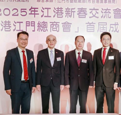 主礼嘉宾左起：黄达东、林智远、陈岸明、霍启山