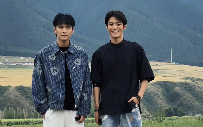 ▲网红主播“疯狂小杨哥”兄弟二人。图/“疯狂小杨哥”微博截图