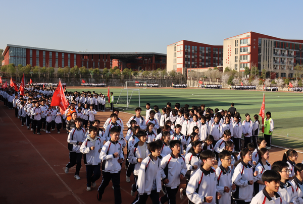 十堰市柳林中学跑操比赛:青春在奔跑中绽放