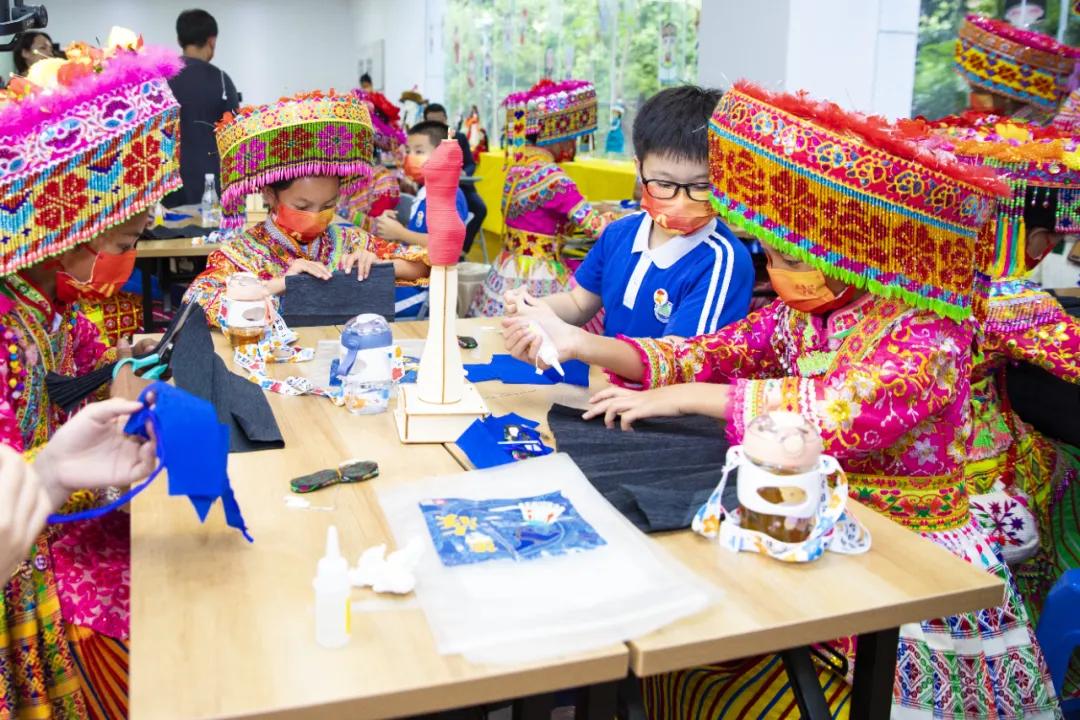 ▲&ldquo;四点半课堂&rdquo;上，小朋友们在上非遗文化分享课。　翰岭社区供图