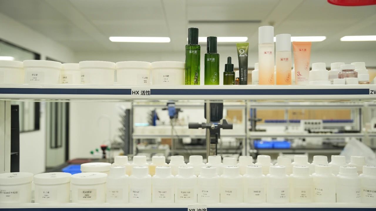 　　▲溪木源致力溯源全球优质自然成分，打造精巧配方