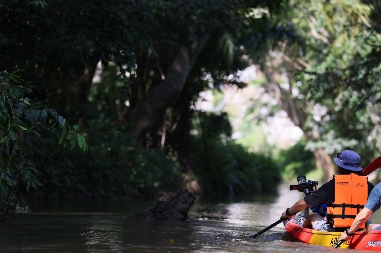 RF20mmF1.4 L VCM十分轻便，且采用了防尘防水滴结构，保障了在户外复杂环境下的耐用性