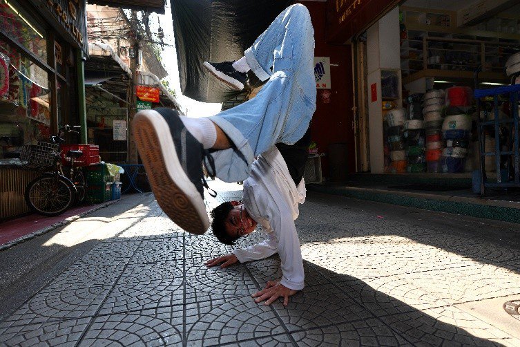 RF20mmF1.4 L VCM通过特殊镜组排列大幅抑制呼吸效应，为实现电影感运镜提供了保障