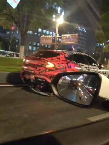 小米YU7被追尾（图源微博）