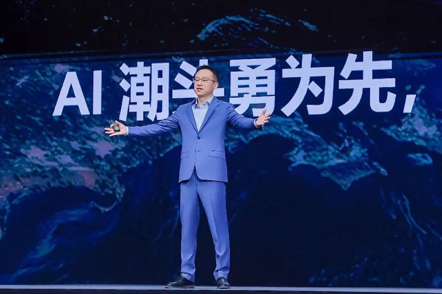 图为华为中国政企业务副总裁许超