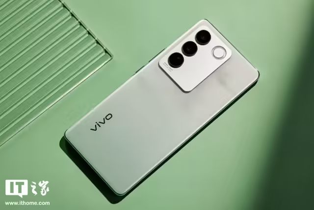 ▲ 发布时距离首款 865 手机上市已过去近 3 年