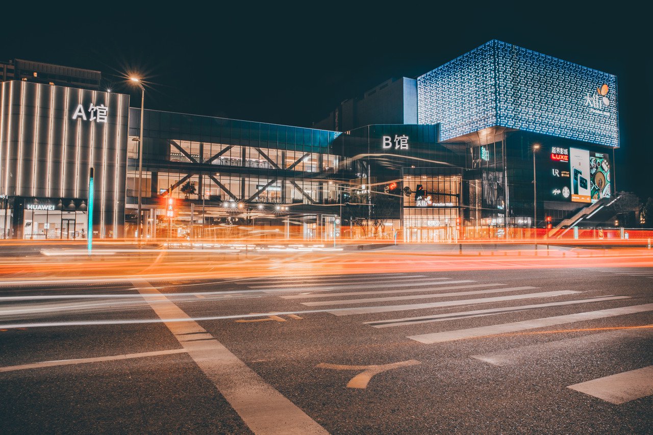 龙湖2024年营收1274.7亿，“债务安全优先于增量投资”