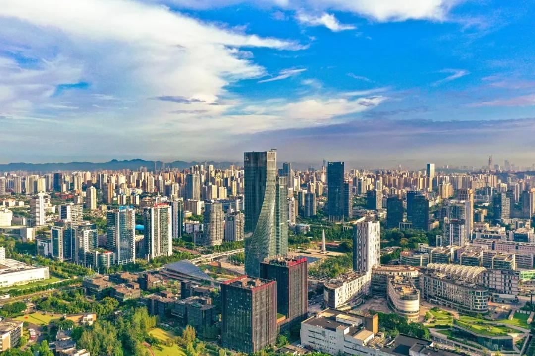 ▲照母山 蓝天 摄