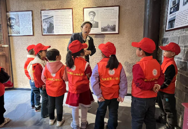 房县城关镇第二幼儿园:缅怀先烈寄哀思 红色传承润童心