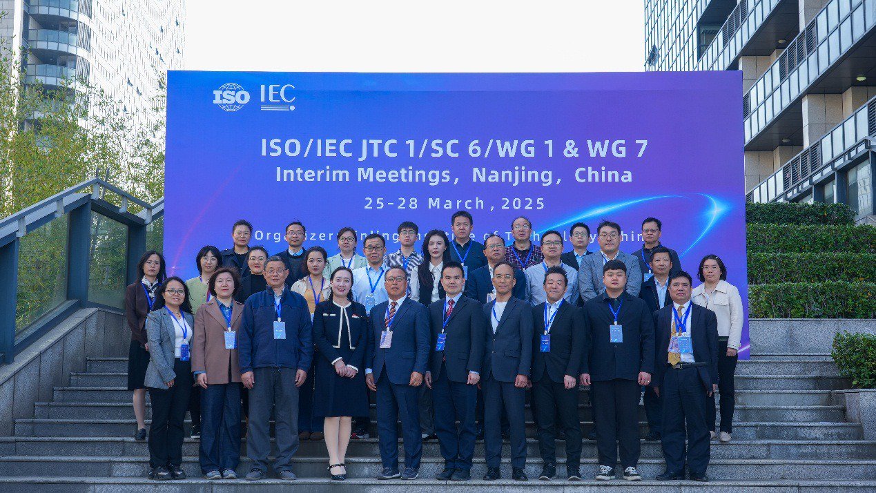 图：开幕式合影