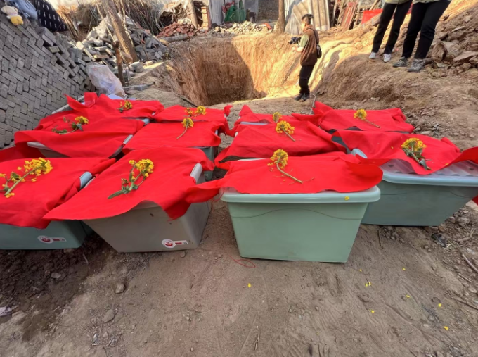 ▲遗骸发掘现场。受访者供图