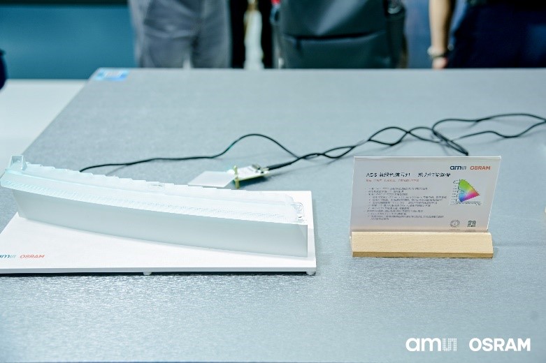 ADS蓝绿色信号灯，节省空间，提升光输出稳定性 