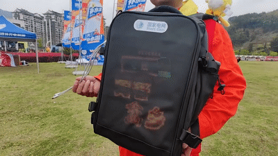 “电小二”志愿者张建明。潮新闻记者 黄心怡 摄